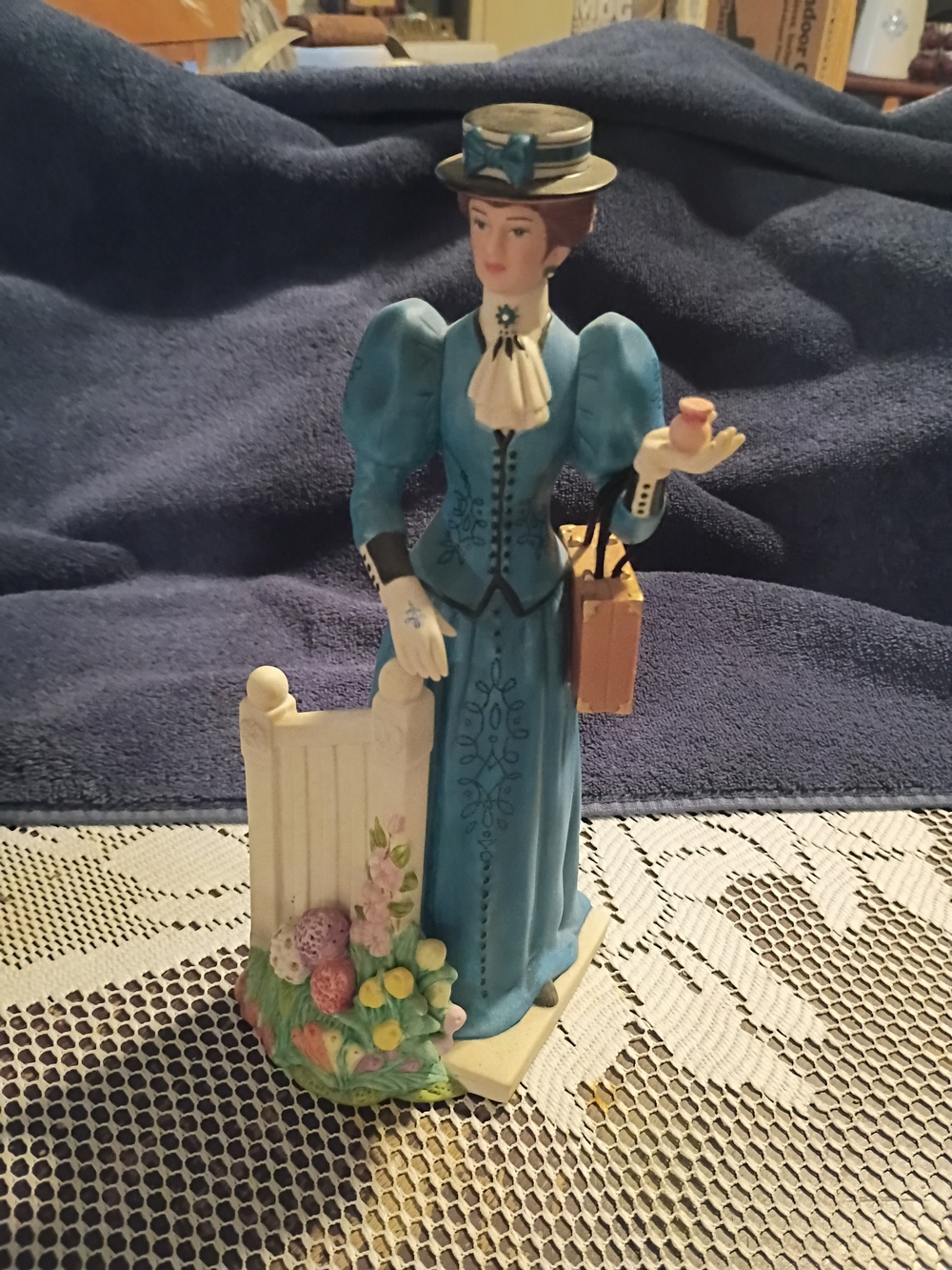 Avon 2009 Victorian Lady Figurine